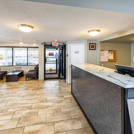 Econo Lodge Miramichi Exteriör bild