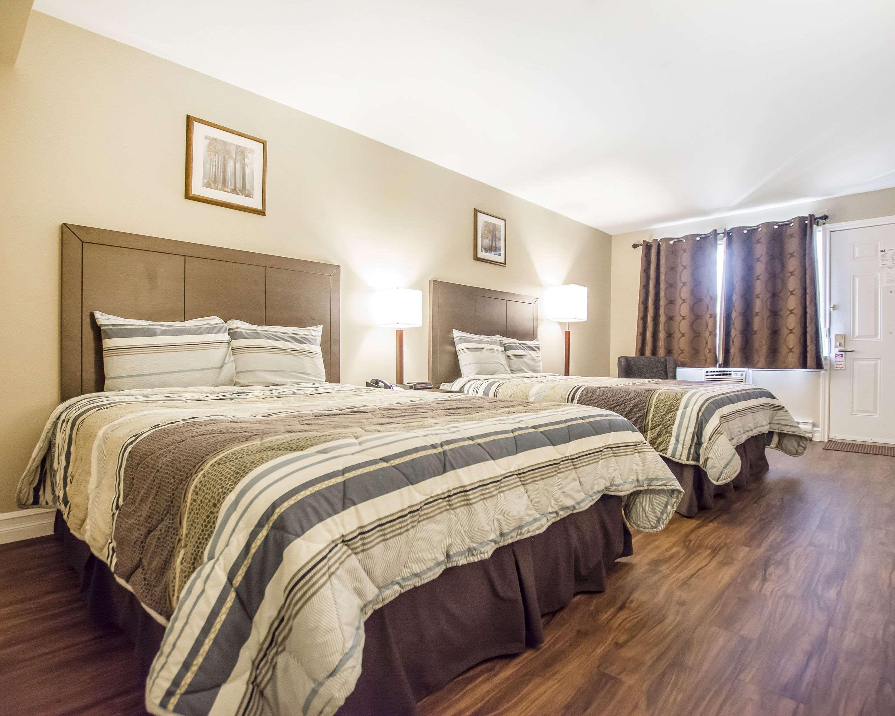 Econo Lodge Miramichi Exteriör bild