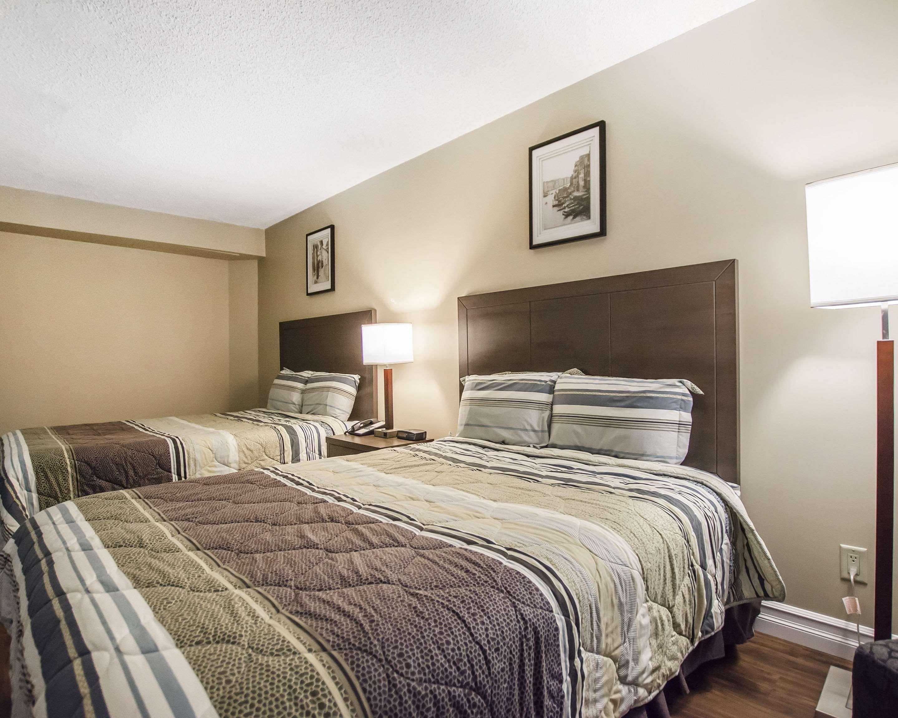Econo Lodge Miramichi Exteriör bild