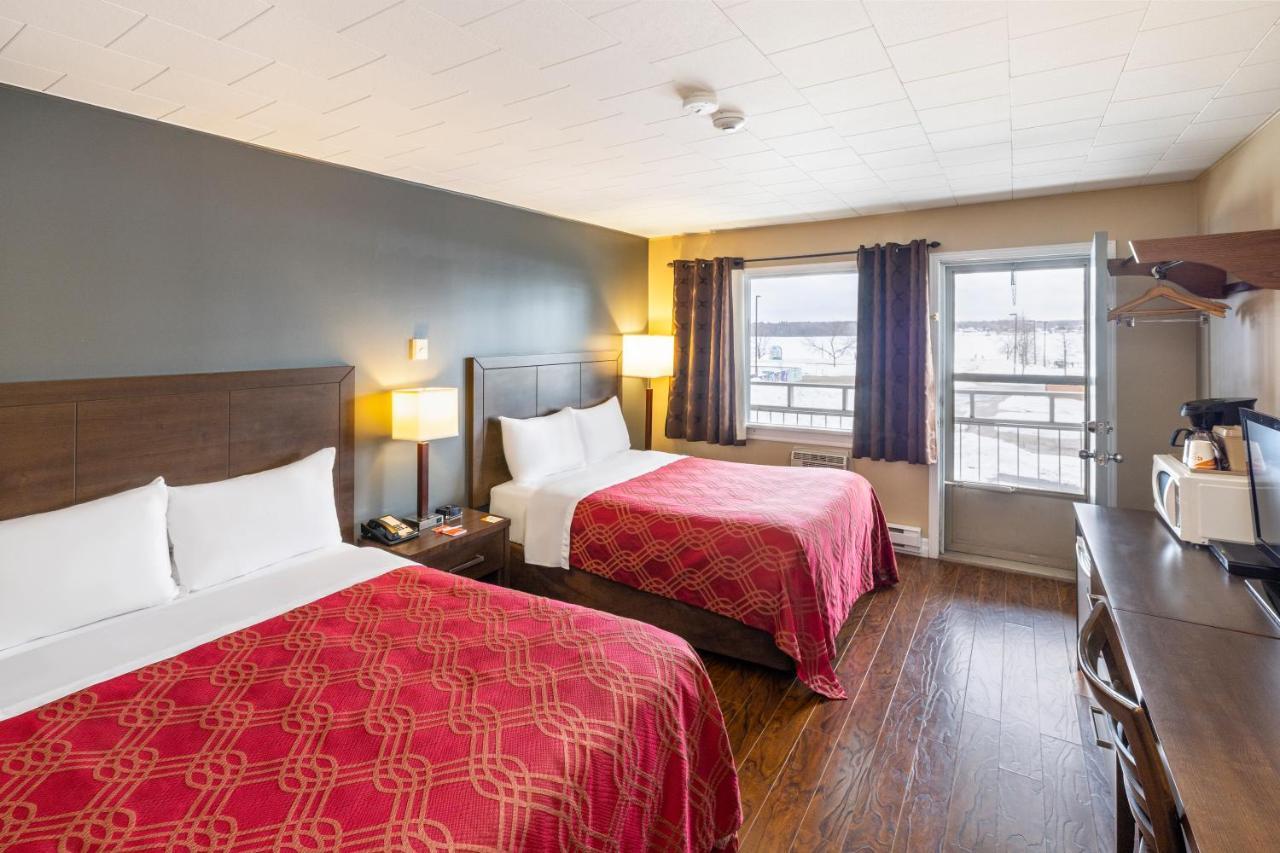 Econo Lodge Miramichi Exteriör bild