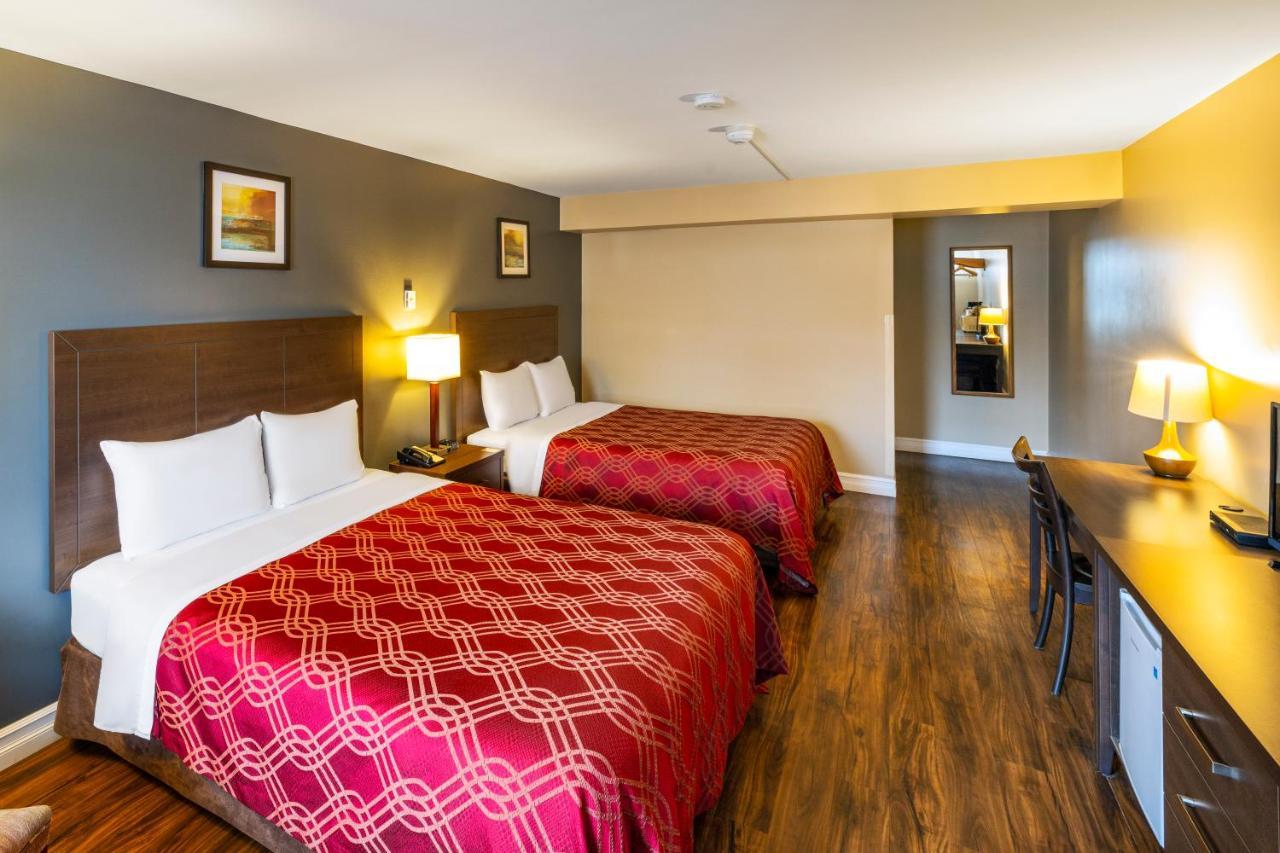 Econo Lodge Miramichi Exteriör bild