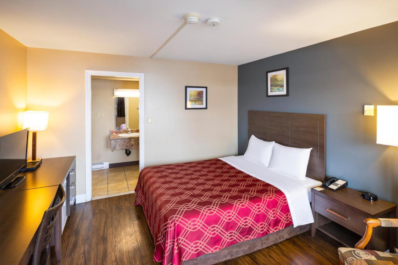Econo Lodge Miramichi Exteriör bild