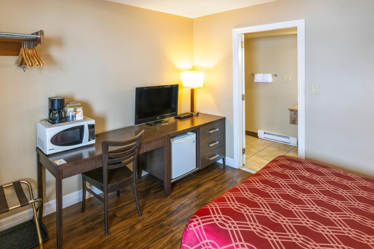 Econo Lodge Miramichi Exteriör bild