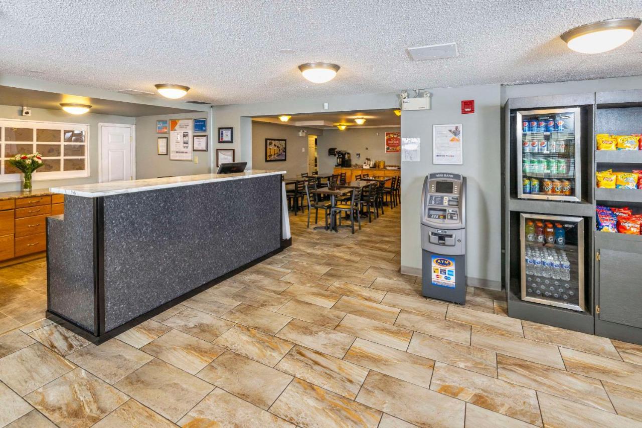 Econo Lodge Miramichi Exteriör bild