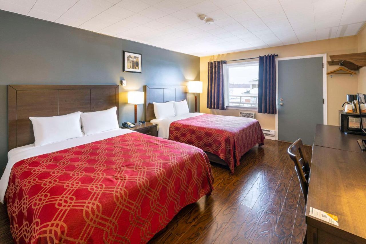 Econo Lodge Miramichi Exteriör bild