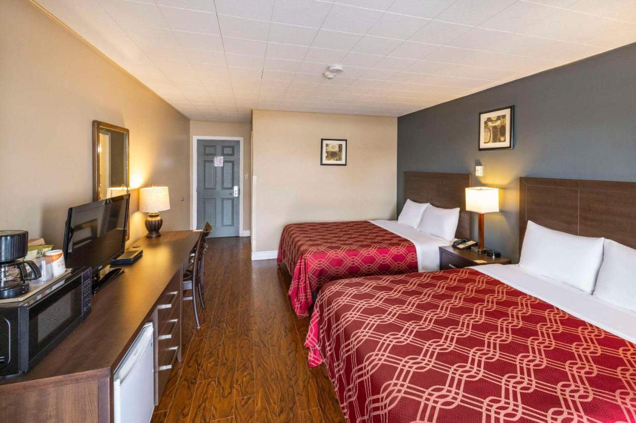 Econo Lodge Miramichi Exteriör bild