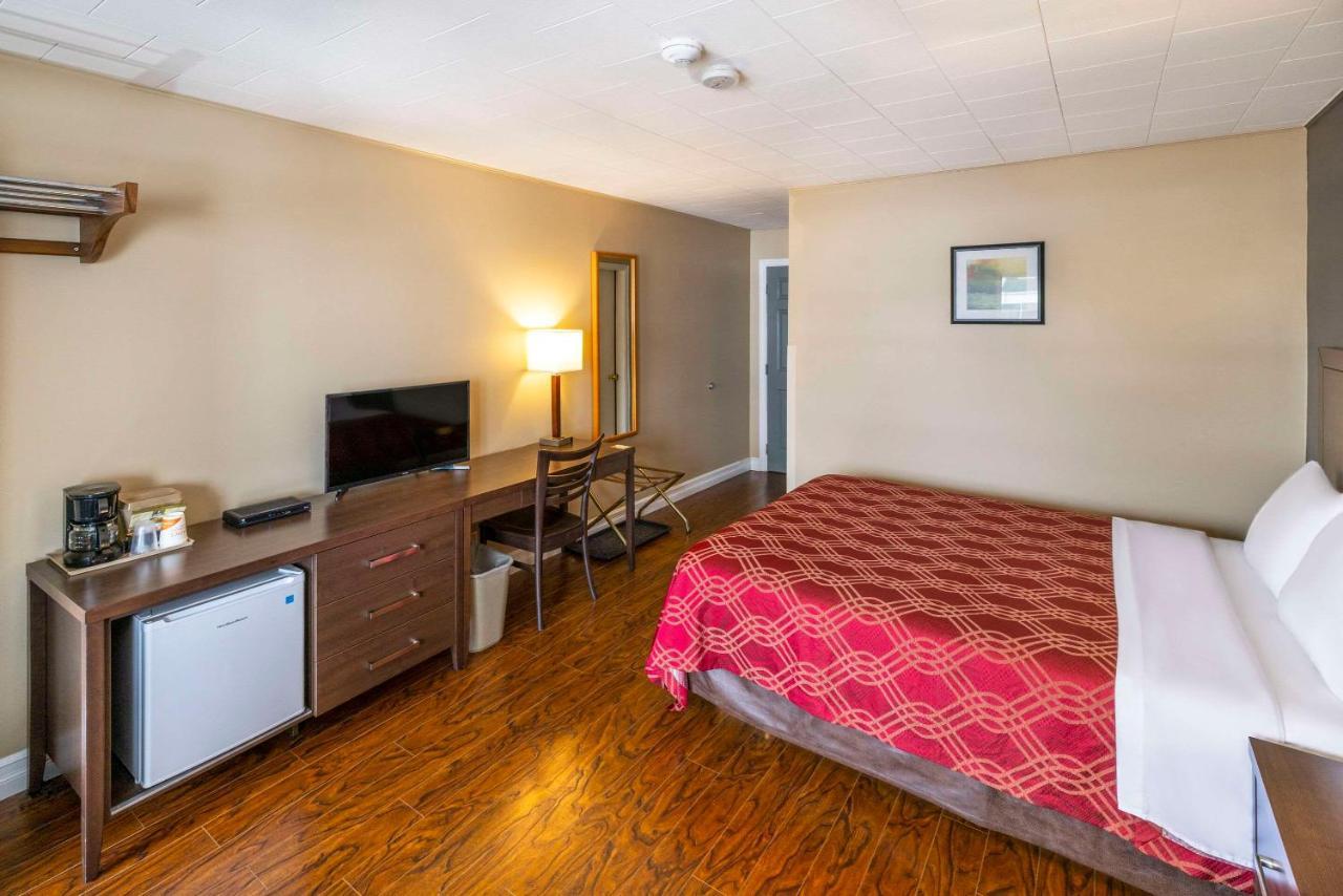 Econo Lodge Miramichi Exteriör bild