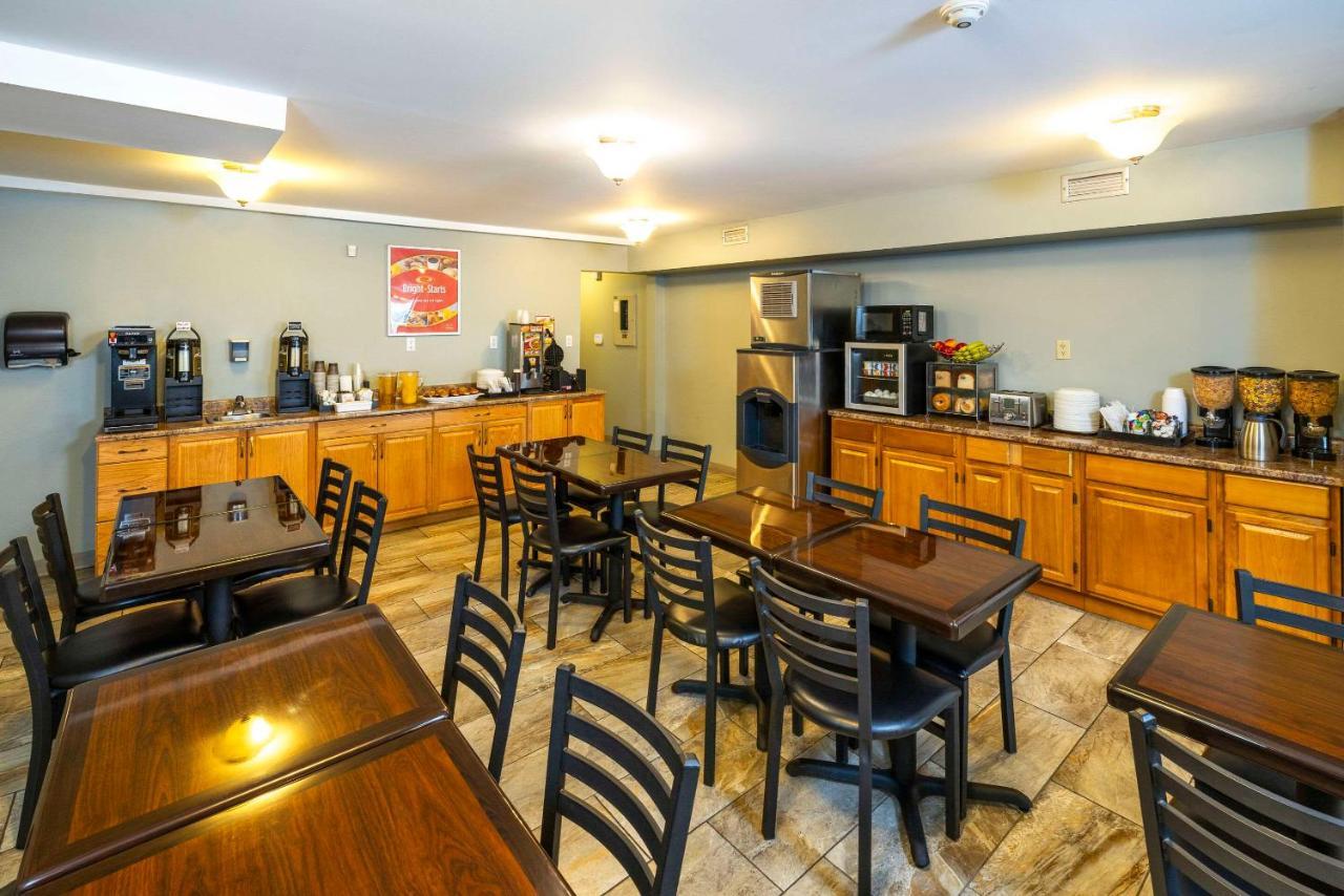 Econo Lodge Miramichi Exteriör bild